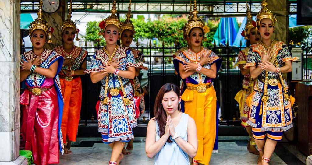 thai dance at erawan shrine