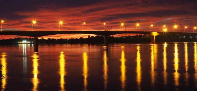 the thai laos friendship bridge